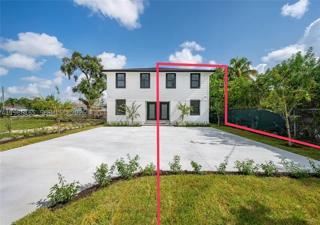 Photo 3 of Multi family home for sale at 528 Nw 13th St, Florida City, FL 33034 | MLS# A11986165 | Listing updated on 2026-10-07