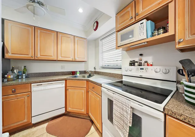 4th image of 18081 Se Country Club Dr #6-51, Jupiter, FL 33469 | MLS# B26004520