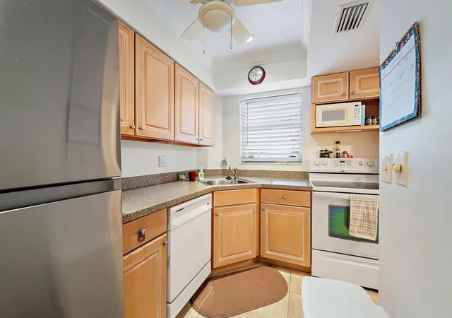 5th image of 18081 Se Country Club Dr #6-51, Jupiter, FL 33469 | MLS# B26004520