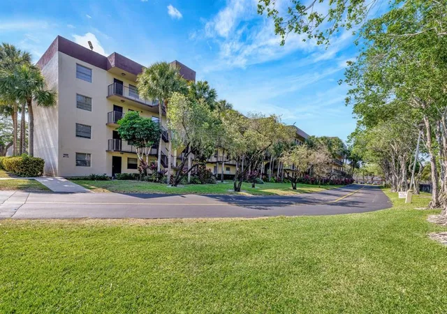 Homes for sale in Lauderdale Lakes, FL | 3301 Nw 47th Ter #Unit 403, Lauderdale Lakes, FL 33319 | MLS# B26004576