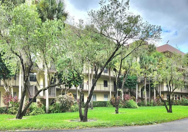 Homes for sale in Lauderdale Lakes, FL | 3301 Nw 47th Ter #Unit 403, Lauderdale Lakes, FL 33319 | MLS# B26004576