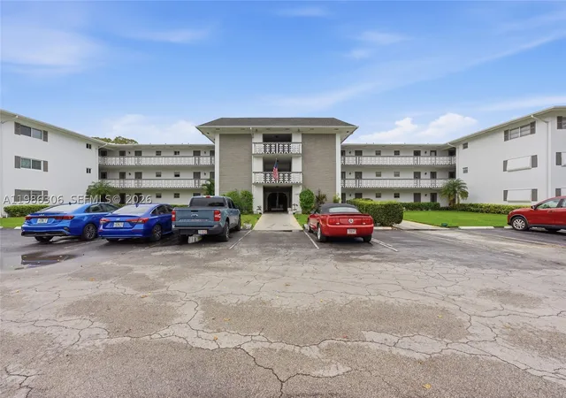 Homes for sale in Hollywood, FL | 1201 Hillcrest Ct #209, Hollywood, FL 33021 | MLS# A11986306