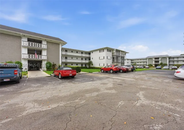 Homes for sale in Hollywood, FL | 1201 Hillcrest Ct #209, Hollywood, FL 33021 | MLS# A11986306