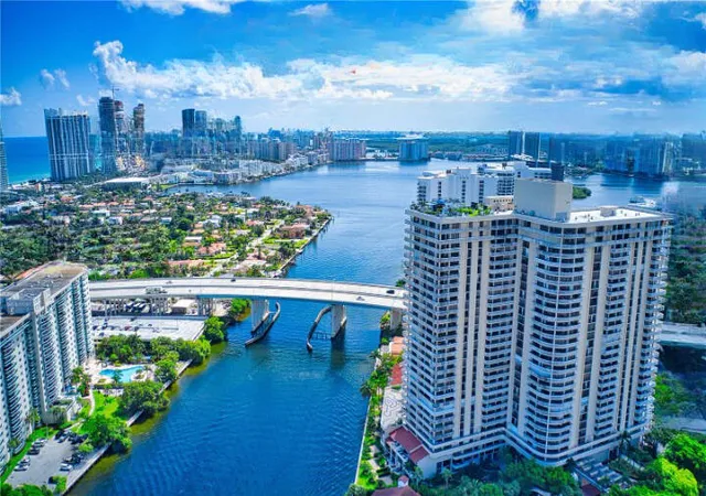 Homes for sale in Miami, FL | 19355 Turnberry Wy #3d, Miami, FL 33180 | MLS# B26004701