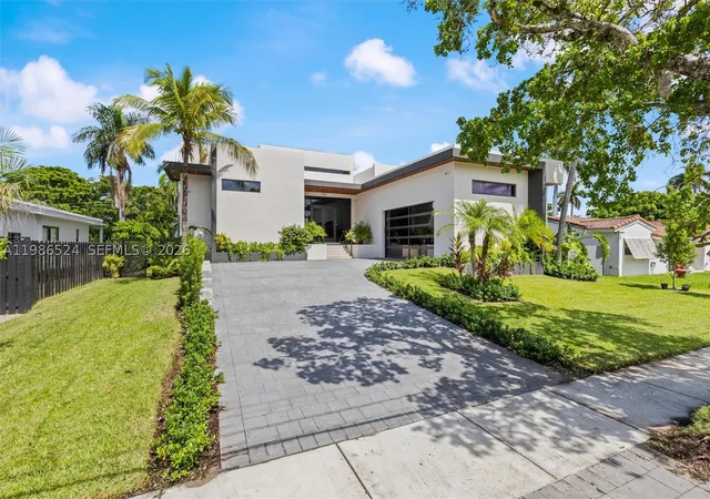 Single family home for sale at 2161 Ne 124Th St, North Miami, FL 33181 | MLS# A11986524