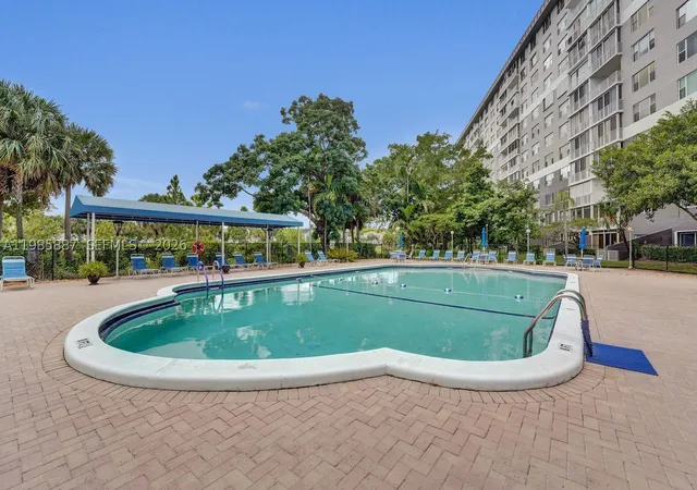 2nd image of 4001 Hillcrest Dr, Hollywood, FL 33021