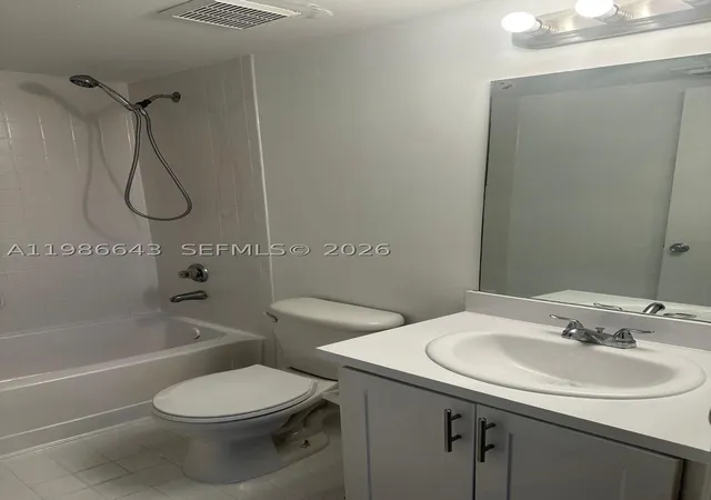 Listing Photo 4 - Condo for sale in building located at 9777 Nob Hl Ct, Sunrise, FL 33351 - Unit #9777