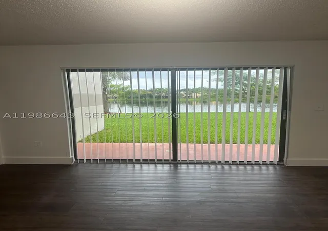 Listing Photo 5 - Condo for sale in building located at 9777 Nob Hl Ct, Sunrise, FL 33351 - Unit #9777