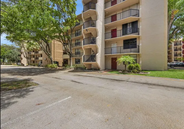 Homes for sale in Pompano Beach, FL | 3550 Blue Lake Dr #404, Pompano Beach, FL 33064 | MLS# B26004854