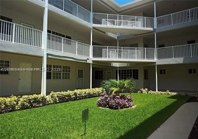 Listing Photo 4 - Condo for sale in building located at 462 Golden Isles Dr, Hallandale Beach, FL 33009 - Unit #202
