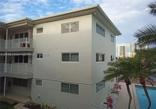 Listing Photo 5 - Condo for sale in building located at 462 Golden Isles Dr, Hallandale Beach, FL 33009 - Unit #202