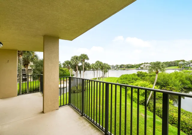 3rd image of 1701 Marina Isle Wy, Jupiter, FL 33477