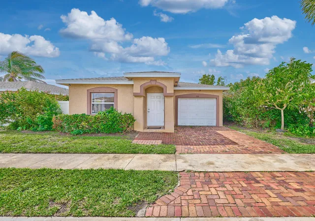 Homes for sale in Boynton Beach, FL | 556 E Ridge Cir Cir N, Boynton Beach, FL 33435 | MLS# B26005032