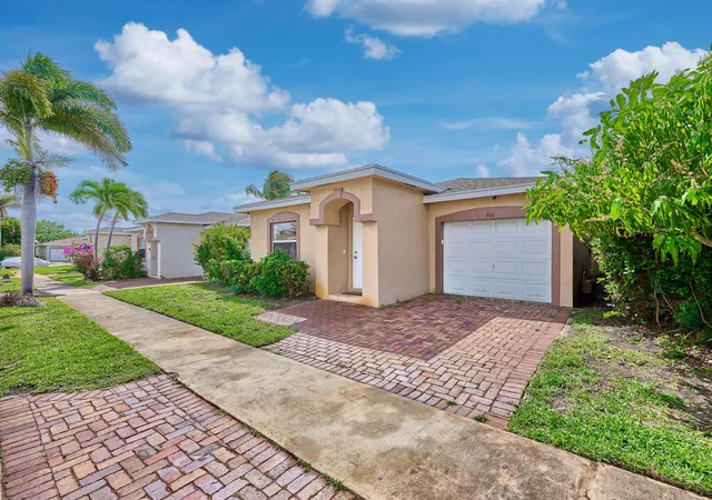Homes for sale in Boynton Beach, FL | 556 E Ridge Cir Cir N, Boynton Beach, FL 33435 | MLS# B26005032