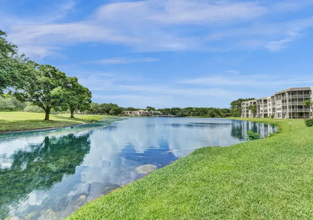 3rd image of 9470 Poinciana Pl, Davie, FL 33324