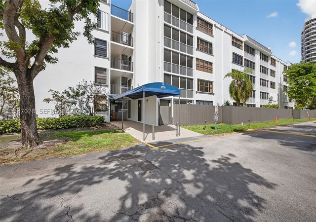 5th image of 3350 Ne 192Nd St, Aventura, FL 33180