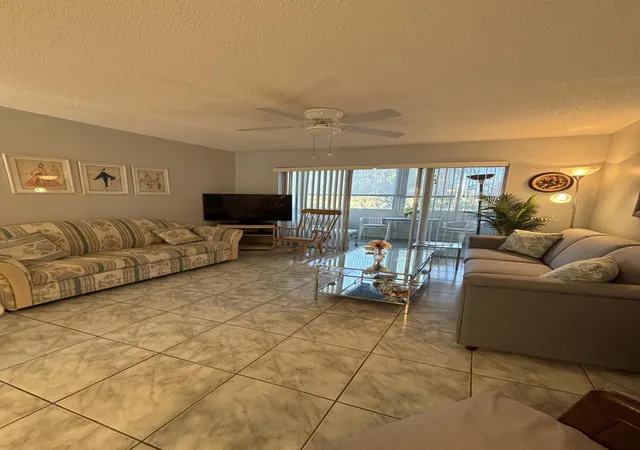4th image of 725 Lori Dr #203, Palm Springs, FL 33461 | MLS# B26005169