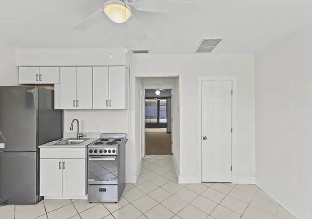 5th image of 908 Villas Dr #18, Venice, FL 34285 | MLS# B26005389