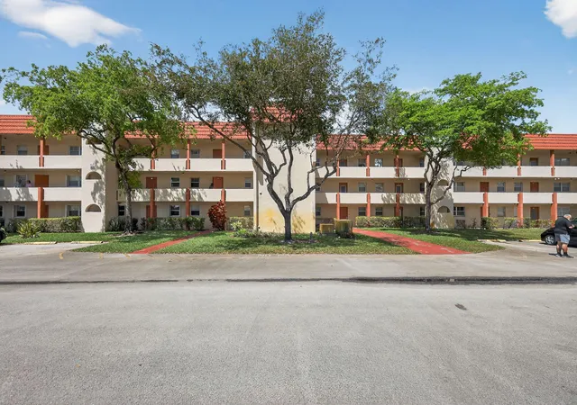 Homes for sale in Sunrise, FL | 8051 N Sunrise Lakes Dr N #307, Sunrise, FL 33322 | MLS# B26005360