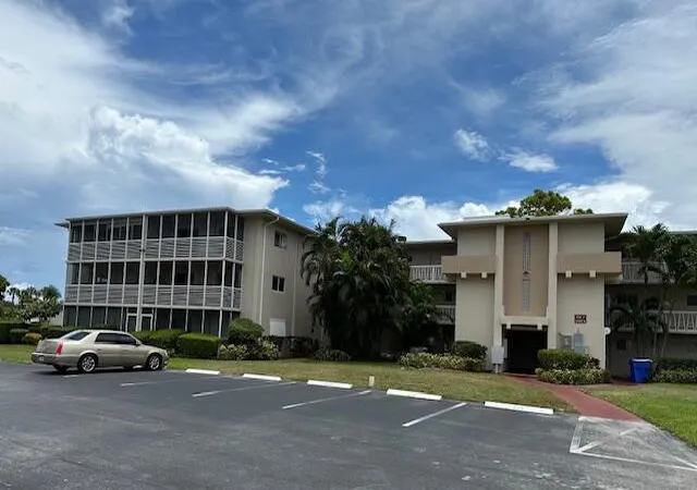 Homes for sale in Lake Worth, FL | 2562 Garden Dr N #305, Lake Worth, FL 33461 | MLS# B26005430