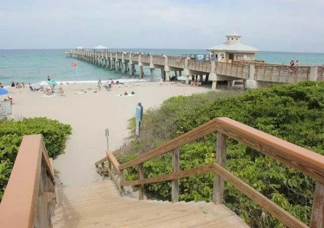 2nd image of 907 Marina Dr, North Palm Beach, FL 33408