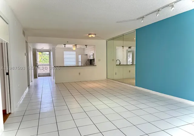 4th image of 3910 Inverrary Blvd #407-B, Lauderhill, FL 33319 | MLS# A11987503