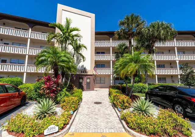 2nd image of 3201 Portofino Pt, Coconut Creek, FL 33066