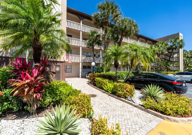3rd image of 3201 Portofino Pt, Coconut Creek, FL 33066