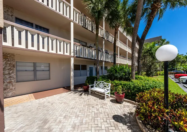 4th image of 3201 Portofino Pt, Coconut Creek, FL 33066
