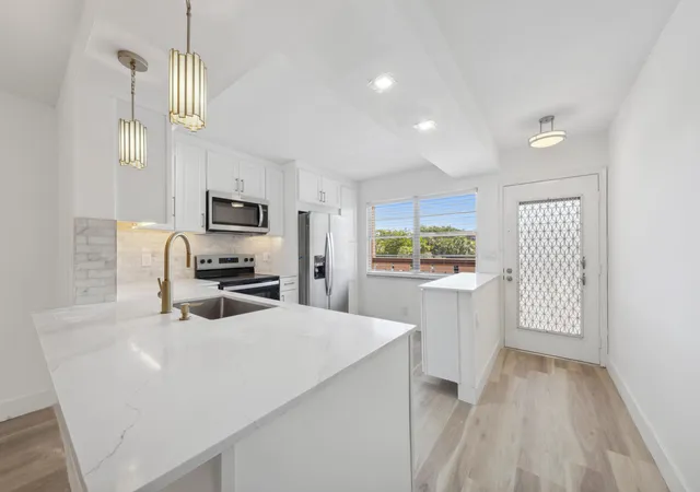5th image of 3201 Portofino Pt, Coconut Creek, FL 33066
