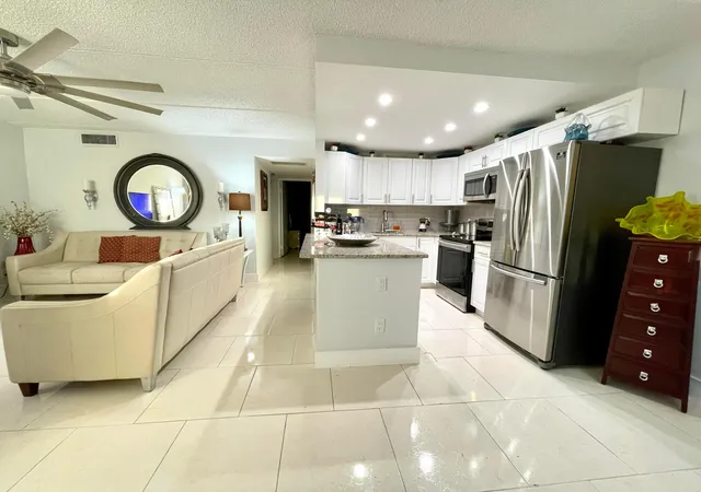 2nd image of 3200 Springdale Blvd, Palm Springs, FL 33461