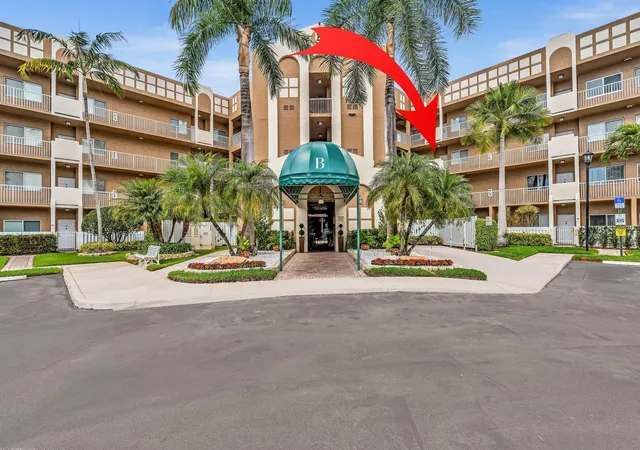 2nd image of 7623 Southampton Ter, Tamarac, FL 33321