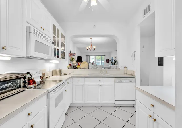 5th image of 7623 Southampton Ter, Tamarac, FL 33321