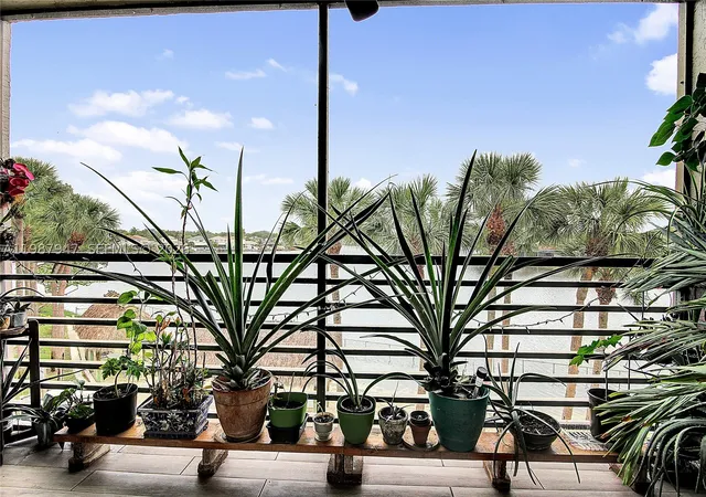 Photo 4 of Condo for sale at 1100 Colony Point Cir #302, Pembroke Pines, FL 33026 | MLS# A11987947 | Listing updated on 2026-04-02