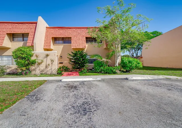 1st image of 7 Ann Lee Ln, Tamarac, FL 33319 | MLS# B26006633