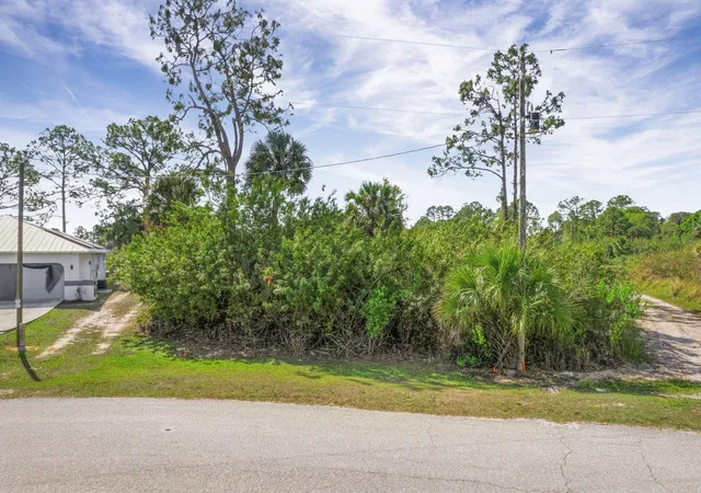 Homes for sale in Lehigh Acres, FL | 755 Longbow Ln, Lehigh Acres, FL 33972 | MLS# B26006701