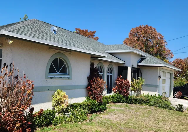 Homes for sale in Hobe Sound, FL | 8403 Se Pettway St, Hobe Sound, FL 33455 | MLS# B26006738
