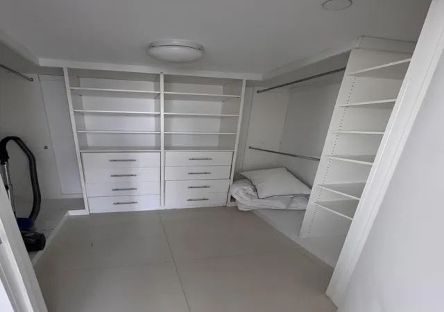 2nd image of 475 Brickell Ave, Miami, FL 33131