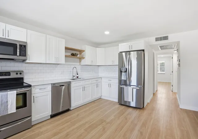 2nd image of 2005 Newport G, Deerfield Beach, FL 33442 | MLS# B26006962