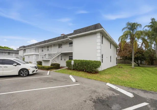 Homes for sale in Vero Beach, FL | 1166 6th Ave #B8, Vero Beach, FL 32960 | MLS# B26006997