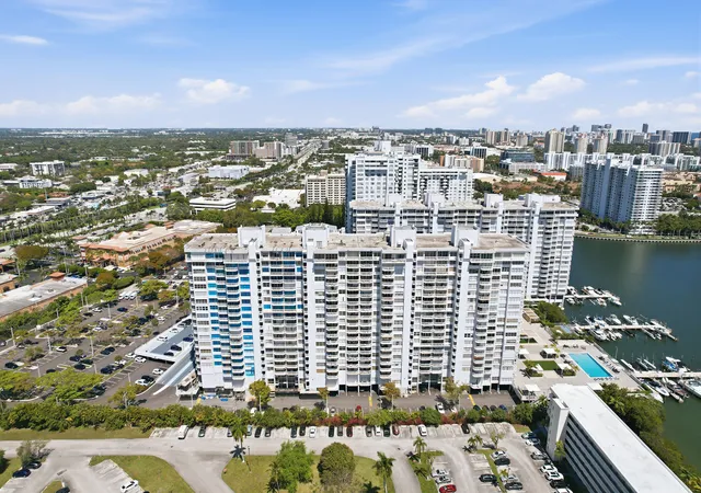 2nd image of 18011 Biscayne Blvd, Aventura, FL 33160