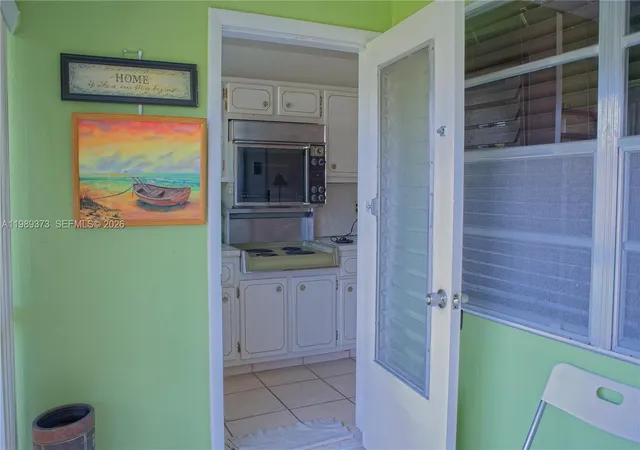 4th image of 5300 Washington St #F215, Hollywood, FL 33021 | MLS# A11989373
