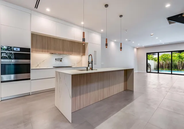 3rd image of 919 Ne 17Th Ter #A, Fort Lauderdale, FL 33304 | MLS# B26007158