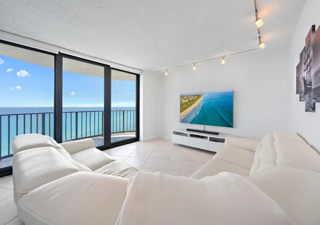 4th image of 5420 N Ocean Dr #Ph2, Riviera Beach, FL 33404 | MLS# B26007170