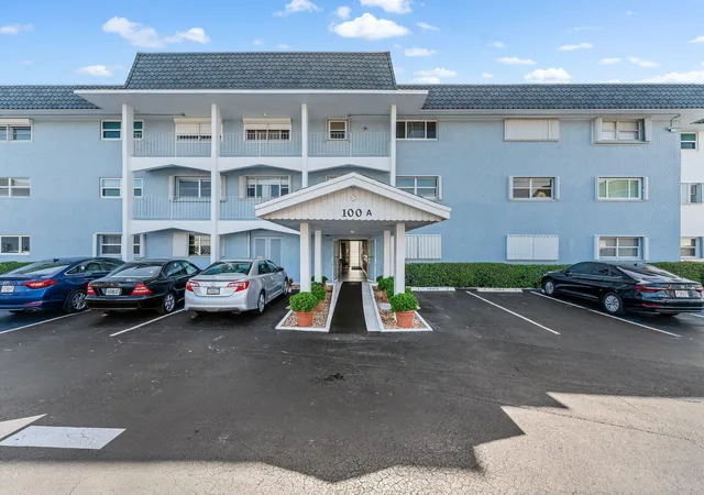 Homes for sale in North Palm Beach, FL | 100 Shore Ct #105, North Palm Beach, FL 33408 | MLS# B26007367