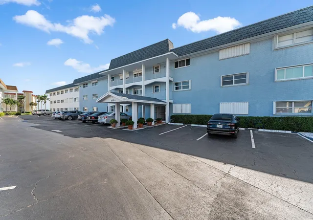 Homes for sale in North Palm Beach, FL | 100 Shore Ct #105, North Palm Beach, FL 33408 | MLS# B26007367
