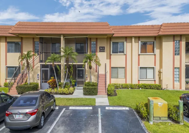 Homes for sale in Weston, FL | 170 Lakeview Dr #203, Weston, FL 33326 | MLS# B26007512