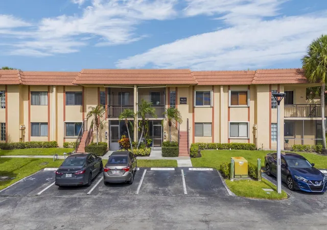 Homes for sale in Weston, FL | 170 Lakeview Dr #203, Weston, FL 33326 | MLS# B26007512
