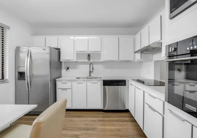Homes for sale in Weston, FL | 170 Lakeview Dr #203, Weston, FL 33326 | MLS# B26007512