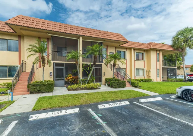 Homes for sale in Weston, FL | 170 Lakeview Dr #203, Weston, FL 33326 | MLS# B26007512